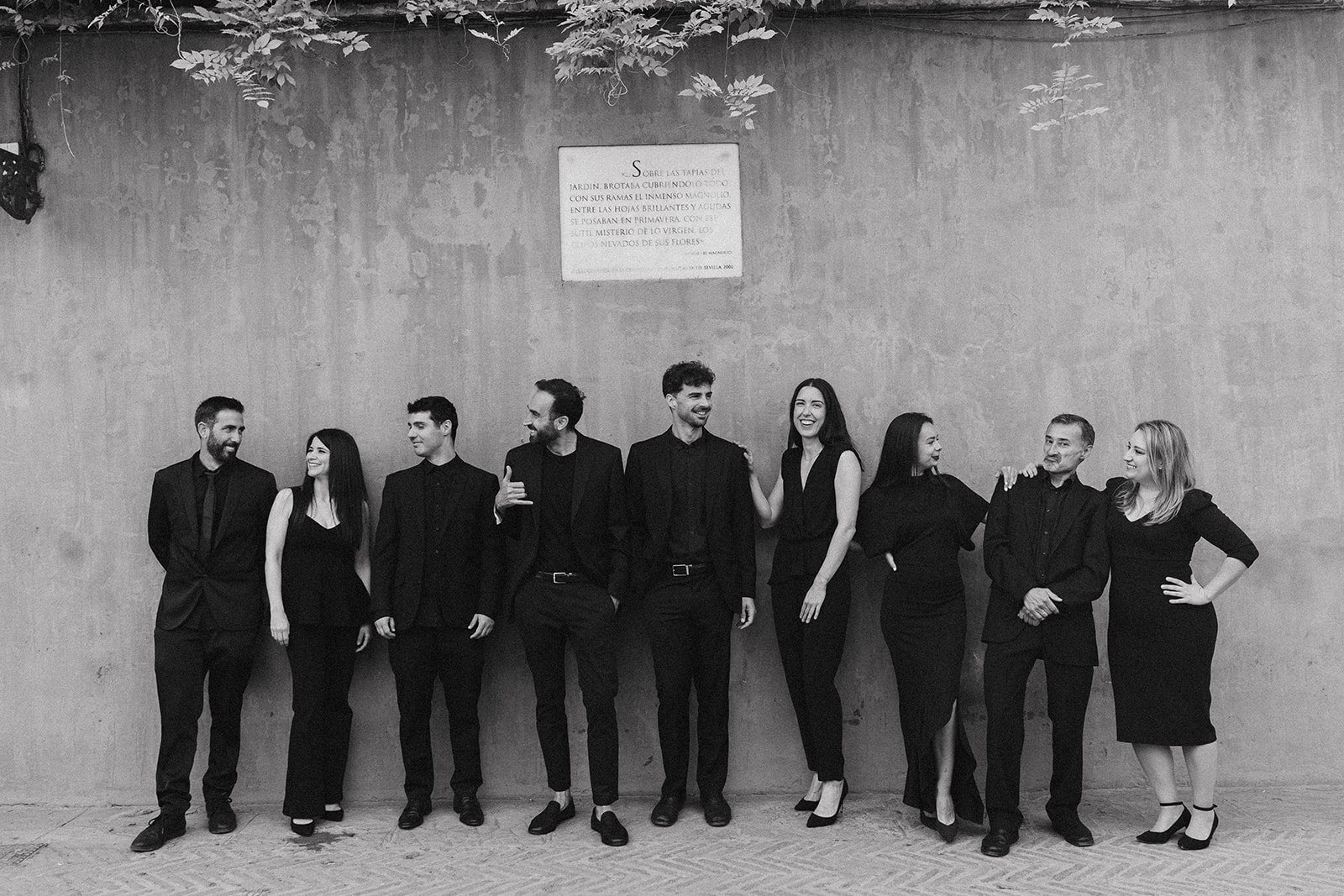 El equipo de Música Para Boda riendo entre ellos